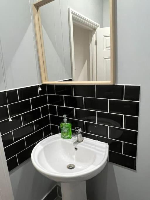 001- Lovely 3-Bedroom Very Close To Oxford Street Londra Esterno foto